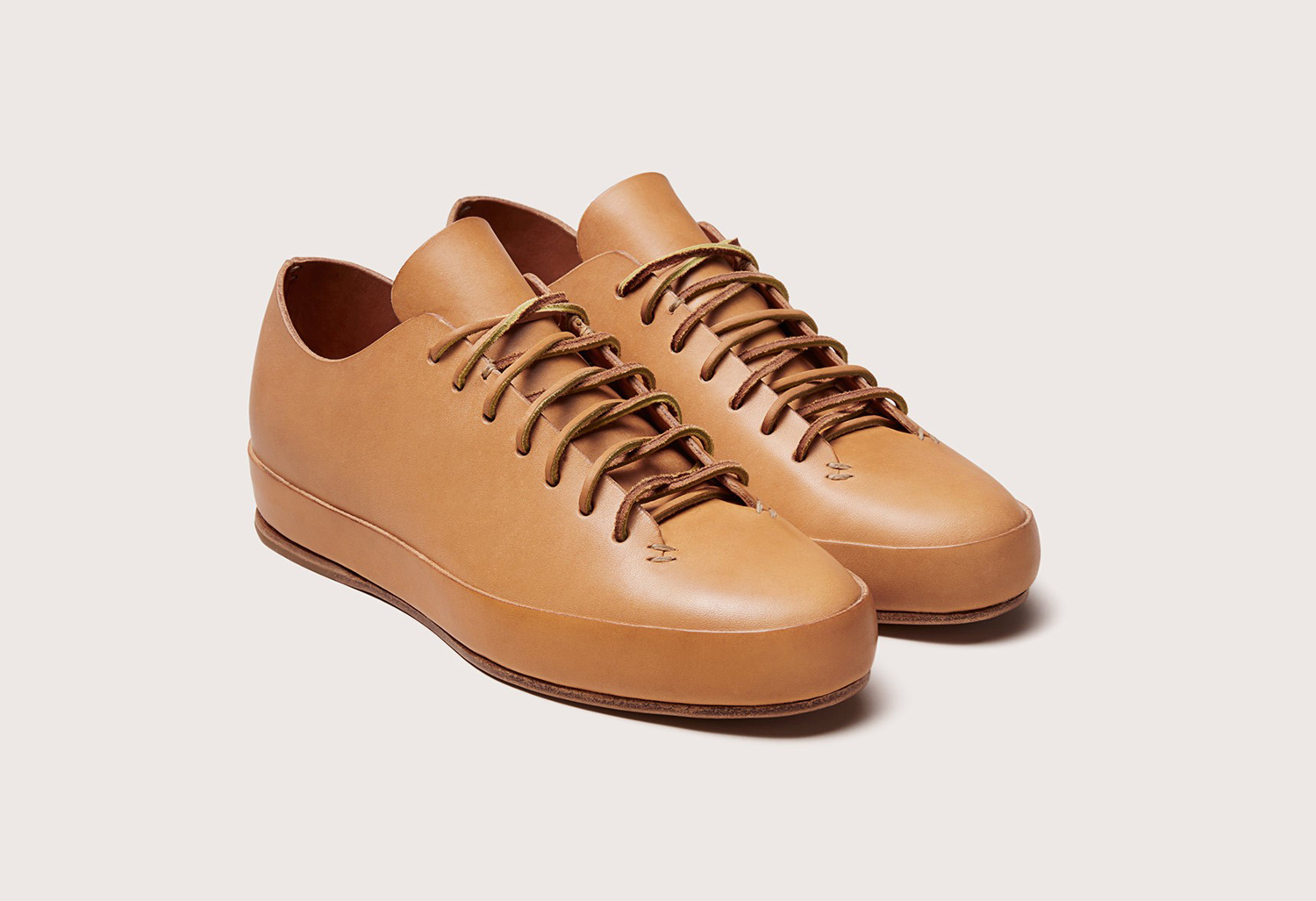 Feit hand sewn low Lux Sneakers for ons clothing