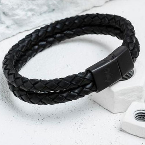 O.N.S clothing also sells jewelry
